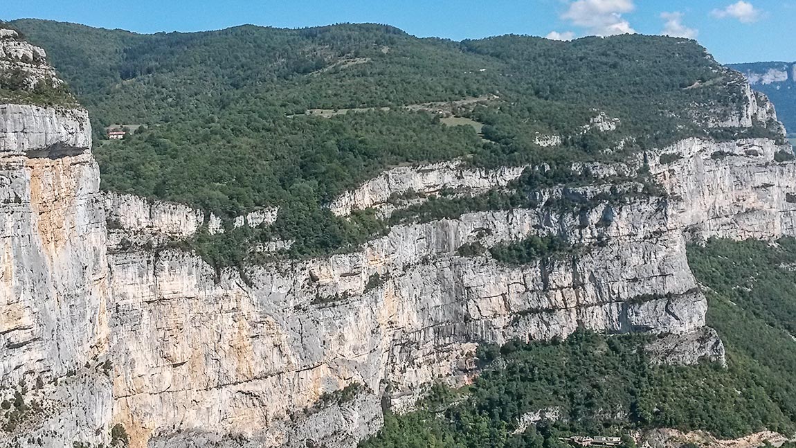 Entre Ciel et Pierres sur la falaise de Presles