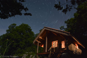 Cabane de la prairie by night