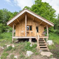 Avril 2015, année de sa première mise en foction, les petites fleurs vont bientôt pousser Cabane de la prairie à louer Vercors