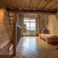 Le 1er étage avec 3 lits simples donne accès à la terrasse Gîte 7-9 places Entre Ciel et Pierres Vercors