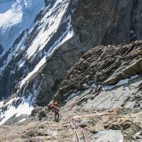 Bernard dans les rappels du Grand Pic Alpinisme dans les Ecrins