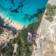 En Sardaigne on allie le plaisir de l'escalade à la réjouissance d'une belle baignade Escalade en Sardaigne