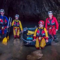 La spéléo c'est comme la vie, parfois il faut ramer Spéléo dans le Vercors