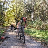 Si vous prenez la petite route pentue qui va à la Fontaine de Pétouze, munissez-vous d'une corde pour aider les enfants raplapla VTT dans le Vercors