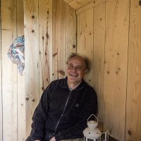 Notre webmaster a testé la cabane de la forêt: a l'air plutôt content Cabane à louer dans le Vercors