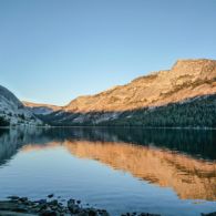 Paysage lacustre à Tulomnee, Etas-Unis