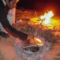 Bivouac en Jordanie, le repas d'Ali est bientôt prêt Jordanie