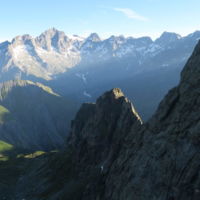 Arête Nord-ouest du Sirac, en arrière plan Les Rouies