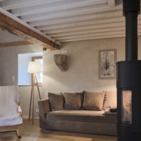 Le coin salon avec son poêle à bois Gîte 4 places à louer Vercors