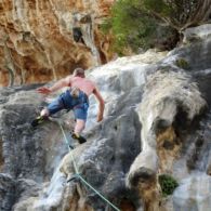 Manikia: Xav en prise avec des formes magiques dans un 6c